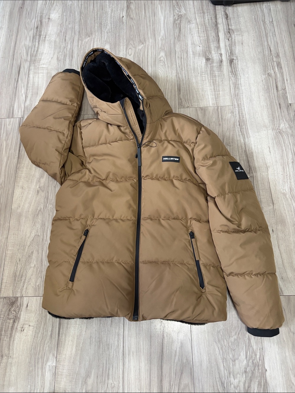 Hollister Tan Quilted Puffer Jacket with Hood